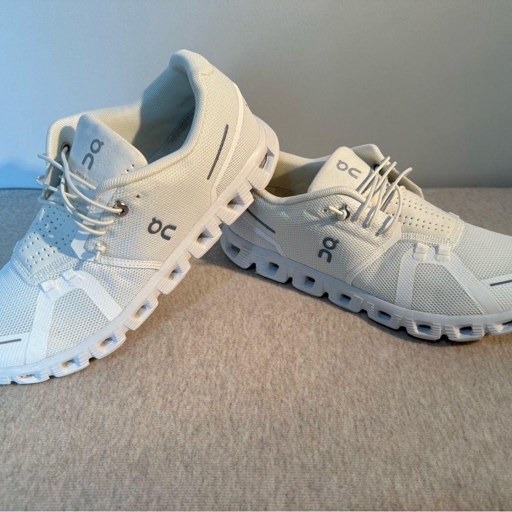 On Running Cloud 5  Running Sneakers -women  Size W9.5